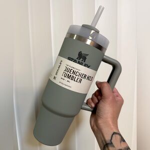 ⭐️SOLD⭐️ NWT 30oz Soft Matte Bay Leaf